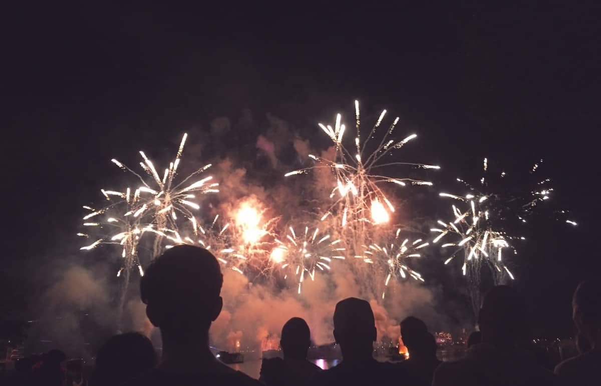 yuko-takayama-how-many-types-of-fireworks-have-you-seen-at-fireworks