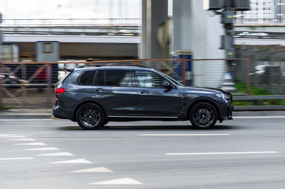 A Wet Cupholder in the BMW X7 Might Ruin Your Airbags Plattner